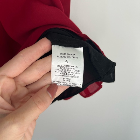 THEORY Women's Red & Black Sleeveless Flowy Thora Blouse Size P NEW - Picture 3 of 7